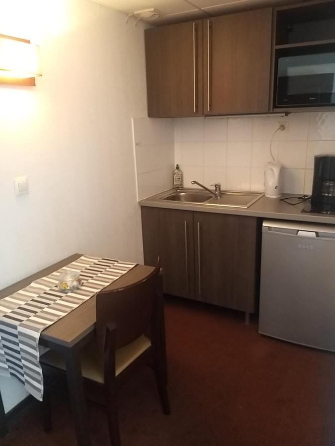 Studio Privatif Dans Hotel Residence Nimes Gare Buitenkant foto