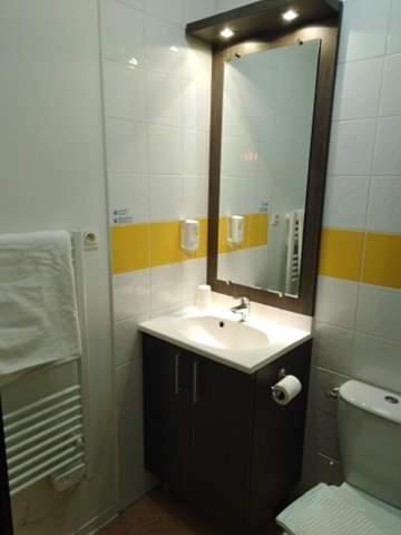 Studio Privatif Dans Hotel Residence Nimes Gare Buitenkant foto